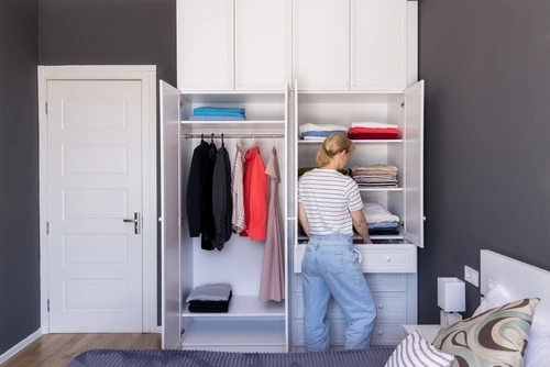 Maintaining an Organized Closet