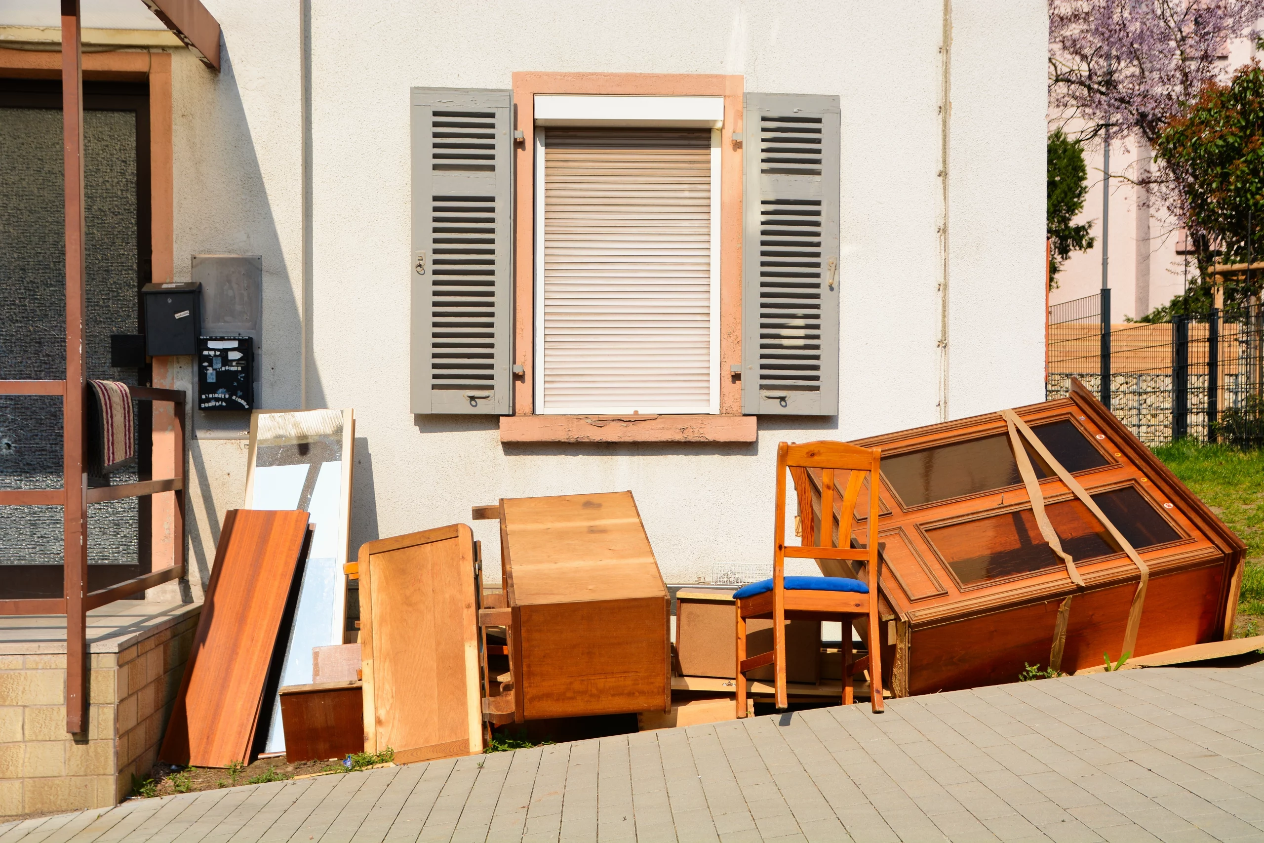 Top Furniture Disposal Options: 2024